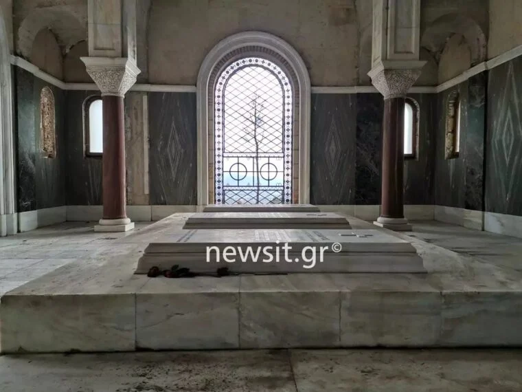 edo tha tafei o teos vasilias konstantinos o paratimenos tafos i eikona egkataleipsis poioi einai thammenoi dipla x edo tha tafei o teos vasilias konstantinos o paratimenos tafos i eikona egkataleipsis poioi einai thammenoi dipla 3 760x570 1
